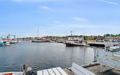 Ginie - 70M from the Sea