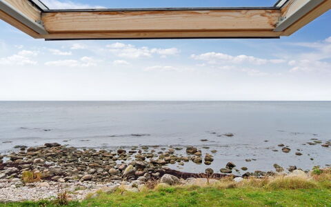 Malila - 15M from the Sea: Hout, Dak, Architectuur, Huis, Huis, Verblijf, Siding, Hardwood, Helling, Landgoed