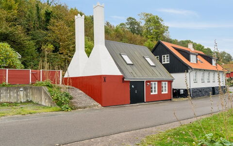 Malila - 15M from the Sea: Hout, Dak, Architectuur, Huis, Huis, Verblijf, Siding, Hardwood, Helling, Landgoed