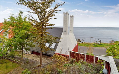 Malila - 15M from the Sea: Hout, Dak, Architectuur, Huis, Huis, Verblijf, Siding, Hardwood, Helling, Landgoed
