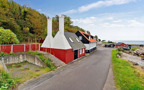 Malila - 15M from the Sea: Hout, Dak, Architectuur, Huis, Huis, Verblijf, Siding, Hardwood, Helling, Landgoed