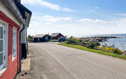 Malila - 15M from the Sea: Hout, Dak, Architectuur, Huis, Huis, Verblijf, Siding, Hardwood, Helling, Landgoed