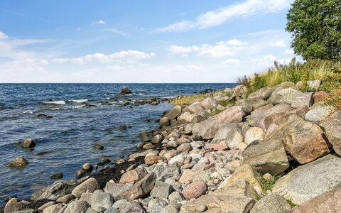 Malila - 15M from the Sea: Hout, Dak, Architectuur, Huis, Huis, Verblijf, Siding, Hardwood, Helling, Landgoed