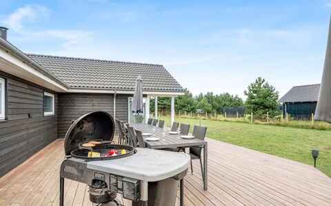 Imke - 1Km from the Sea: Dak, Huis, Buitenmeubels, Verblijf, Dek, Patio, Stoel, Schaduw, Tuin, Werf