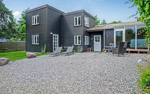 Henkil - 175M from the Sea: Dak, Huis, Huis, Verblijf, Deur, Siding, Dek, Veranda, Plank, Hardwood