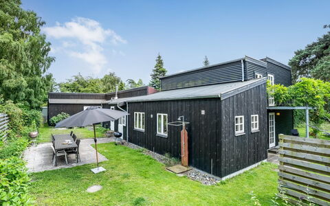 Henkil - 175M from the Sea: Dak, Huis, Huis, Verblijf, Deur, Siding, Dek, Veranda, Plank, Hardwood