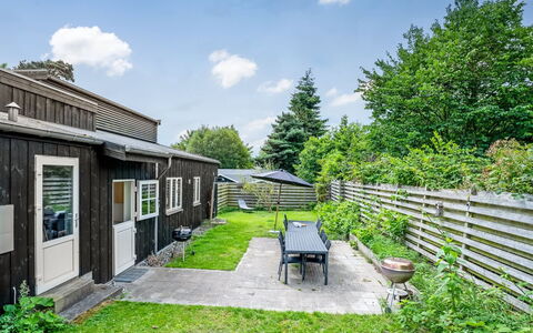 Henkil - 175M from the Sea: Dak, Huis, Huis, Verblijf, Deur, Siding, Dek, Veranda, Plank, Hardwood