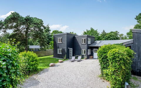 Henkil - 175M from the Sea: Dak, Huis, Huis, Verblijf, Deur, Siding, Dek, Veranda, Plank, Hardwood