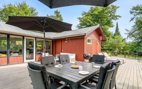 Vickie - 600M from the Sea: Hout, Huis, Veranda, Dek, Hardwood, Dak, Beits, Houten Vloer, Eco Hotel
