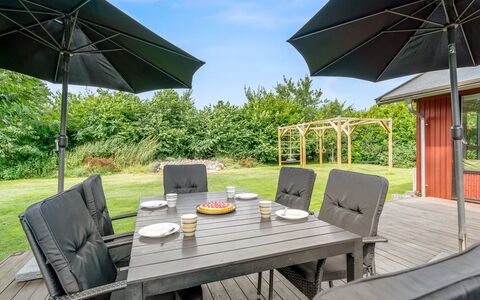 Vickie - 600M from the Sea: Hout, Huis, Veranda, Dek, Hardwood, Dak, Beits, Houten Vloer, Eco Hotel