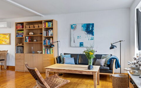 Huno - 2Km from the Sea: Meubilair, Interieur Ontwerp, Flooring, Verdieping, Bankstel, Muur, Woonkamer, Houten Vloer, Kamer, Hout