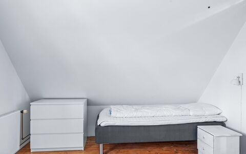 Huno - 2Km from the Sea: Flooring, Verdieping, Hout, Interieur Ontwerp, Meubilair, Slaapkamer, Plafond, Kamer, Houten Vloer, Bed