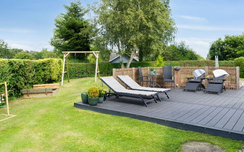Erke - 800M from the Sea: Blauw, Struik, Verblijf, Groundcover, Tuin, Landgoed, Schaduw, Landscaping, Boerderij, Eco Hotel