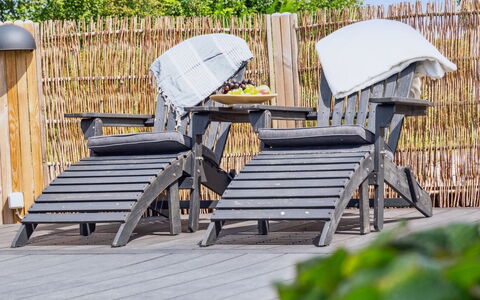 Erke - 800M from the Sea: Blauw, Struik, Verblijf, Groundcover, Tuin, Landgoed, Schaduw, Landscaping, Boerderij, Eco Hotel