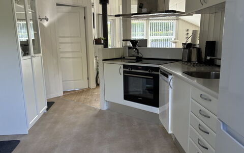 Enida - 350M to the Fjord: Flooring, Keuken, Toestel Van De Keuken, Countertop, Interieur Ontwerp, Verdieping, Major Appliance, Plafond, Cabinetry, Meubilair