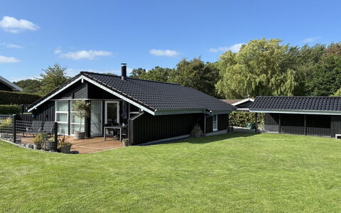 Enida - 350M to the Fjord: Dak, Huis, Huis, Verblijf, Gazon, Siding, Garden Gebouwen, Werf, Tuin, Landgoed