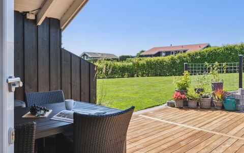 Enida - 350M to the Fjord: Hout, Houten Vloer, Dek, Veranda, Hardwood, Meubilair, Schaduw, Buitenmeubels, Plank, Beits