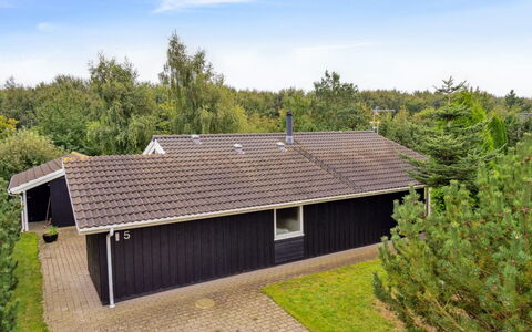 Eljena - 700M from the Sea: Dak, Huis, Huis, Verblijf, Deur, Siding, Dek, Veranda, Plank, Hardwood