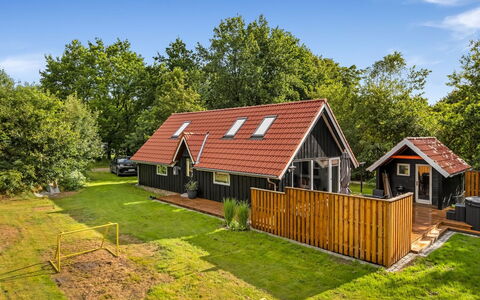 Diderik - 30Km from the Sea: Dak, Huis, Huis, Verblijf, Deur, Siding, Dek, Veranda, Plank, Hardwood