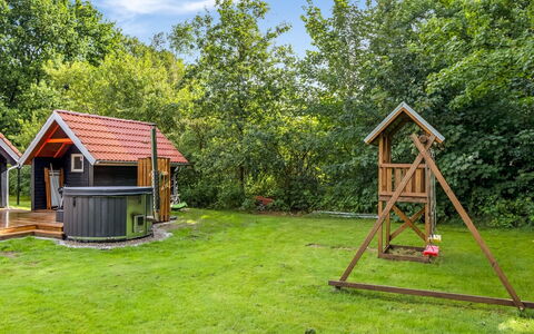 Diderik - 30Km from the Sea: Dak, Huis, Huis, Verblijf, Deur, Siding, Dek, Veranda, Plank, Hardwood