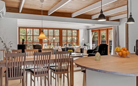 Berner - 30Km from the Sea: Meubilair, Interieur Ontwerp, Flooring, Stoel, Verdieping, Hout, Tafel, Plafond, Lichte Inrichting, Eetkamer
