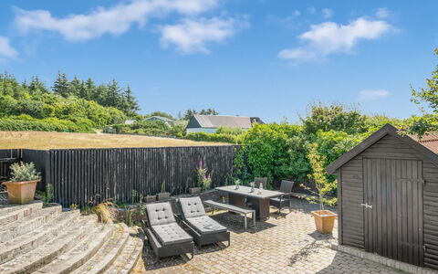 Evamaria - 10M from the Sea: Hout, Dak, Architectuur, Huis, Huis, Verblijf, Siding, Hardwood, Helling, Landgoed