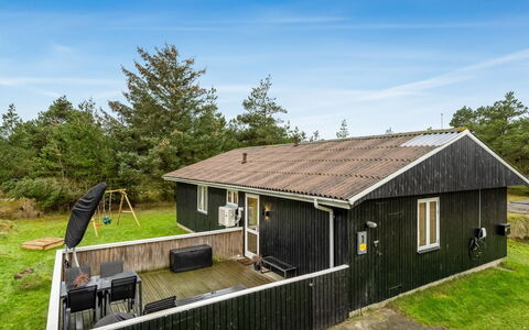 Pietari - 600M from the Sea: Dak, Huis, Huis, Verblijf, Deur, Siding, Dek, Veranda, Plank, Hardwood