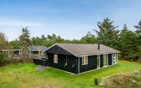 Pietari - 600M from the Sea: Dak, Huis, Huis, Verblijf, Deur, Siding, Dek, Veranda, Plank, Hardwood