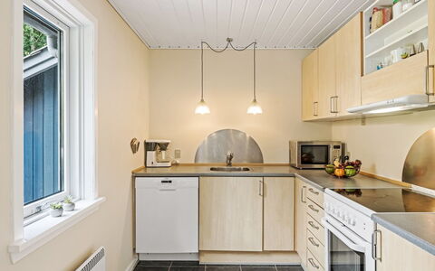 Ljiljana - 2Km from the Sea: Interieur Ontwerp, Flooring, Plafond, Hout, Countertop, Loodgieterswerkinrichting, Keuken, Major Appliance, Verdieping, Toestel Van De Keuken