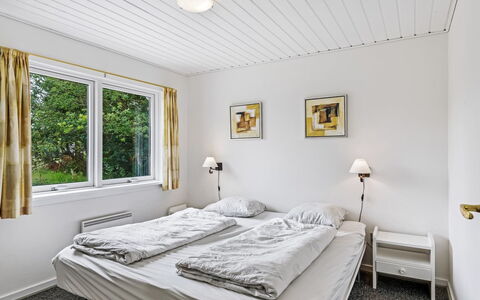 Ljiljana - 2Km from the Sea: Slaapkamer, Bed, Huis, Bedding, Laken, Plafond, Bed Frame, Hoofdkussen, Hotel, Freezing