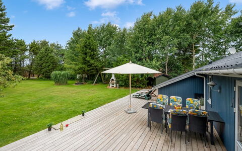 Ljiljana - 2Km from the Sea: Hout, Houten Vloer, Huis, Dek, Land Lot, Buitenmeubels, Tuin, Hardwood, Schaduw, Meubilair
