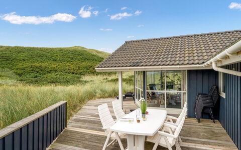 Nermin - 100M from the Sea: Meubilair, Interieur Ontwerp, Flooring, Verdieping, Plafond, Kamer, Stoel, Tafel, Appartement, Keuken En Eettafel