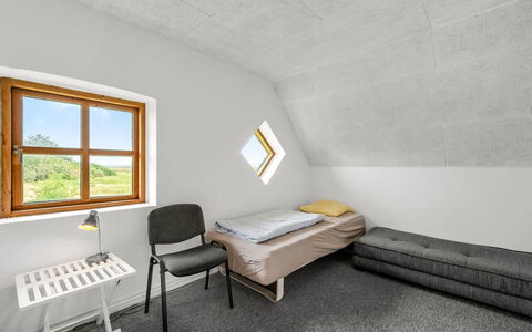Darleen - 850M to the Fjord: Meubilair, Interieur Ontwerp, Flooring, Hout, Verdieping, Kamer, Woonkamer, Bankstel, Verlichting, Tafel