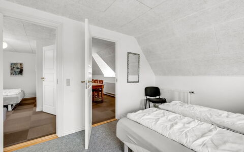 Darleen - 850M to the Fjord: Meubilair, Interieur Ontwerp, Flooring, Hout, Verdieping, Kamer, Woonkamer, Bankstel, Verlichting, Tafel