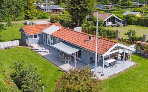 Salvina - 300M from the Sea: Dak, Huis, Huis, Verblijf, Deur, Siding, Dek, Veranda, Plank, Hardwood
