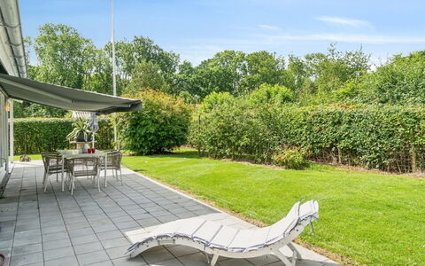 Salvina - 300M from the Sea: Dak, Huis, Huis, Verblijf, Deur, Siding, Dek, Veranda, Plank, Hardwood