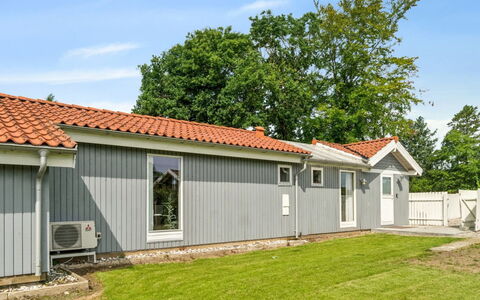 Salvina - 300M from the Sea: Dak, Huis, Huis, Verblijf, Deur, Siding, Dek, Veranda, Plank, Hardwood