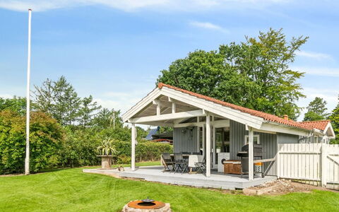 Salvina - 300M from the Sea: Dak, Huis, Huis, Verblijf, Deur, Siding, Dek, Veranda, Plank, Hardwood