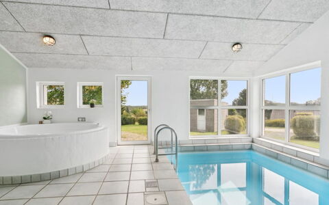 Svenn - 300M from the Sea: Dak, Huis, Huis, Verblijf, Siding, Landgoed, Oprit, Garden Gebouwen, Werf, Schuur