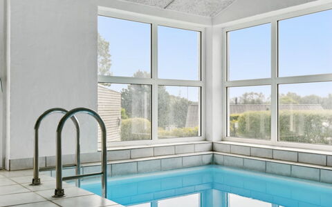 Svenn - 300M from the Sea: Dak, Huis, Huis, Verblijf, Siding, Landgoed, Oprit, Garden Gebouwen, Werf, Schuur