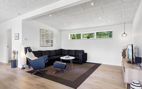Gertraude - 800M from the Sea: Interieur Ontwerp, Flooring, Meubilair, Verdieping, Muur, Bankstel, Plafond, Woonkamer, Hout, Kamer