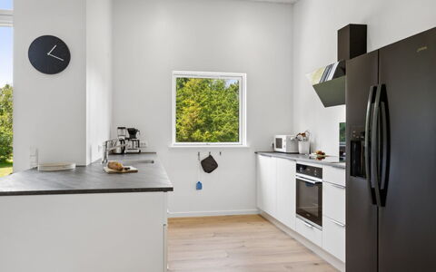 Gertraude - 800M from the Sea: Interieur Ontwerp, Flooring, Verdieping, Hout, Meubilair, Plafond, Toestel Van De Keuken, Keuken, Huishoudapparatuur, Houten Vloer