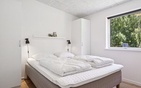 Gertraude - 800M from the Sea: Plafond, Interieur Ontwerp, Slaapkamer, Verdieping, Kamer, Flooring, Bed, Bed Frame, Appartement, Bedding