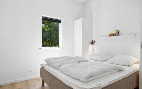 Gertraude - 800M from the Sea: Bed, Slaapkamer, Muur, Interieur Ontwerp, Bedding, Laken, Plafond, Hout, Verdieping, Flooring