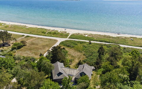 Klint - 25M from the Sea: Dak, Huis, Deur, Verblijf, Schaduw, Siding, Werf, Landgoed, Backyard