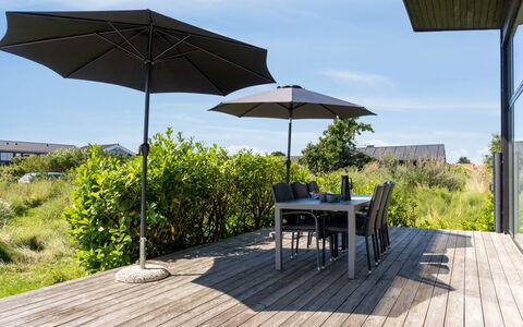 Bæver - 200M from the Sea: Hout, Huis, Veranda, Dek, Hardwood, Dak, Beits, Houten Vloer, Eco Hotel