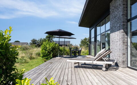 Bæver - 200M from the Sea: Hout, Huis, Veranda, Dek, Hardwood, Dak, Beits, Houten Vloer, Eco Hotel