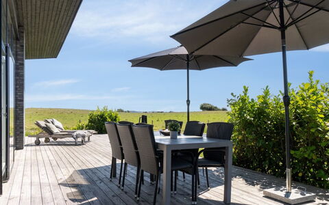 Bæver - 200M from the Sea: Hout, Huis, Veranda, Dek, Hardwood, Dak, Beits, Houten Vloer, Eco Hotel