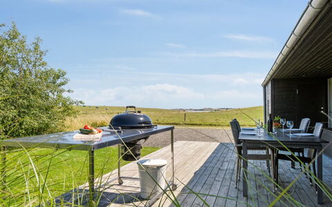 Bæver - 200M from the Sea: Hout, Huis, Veranda, Dek, Hardwood, Dak, Beits, Houten Vloer, Eco Hotel