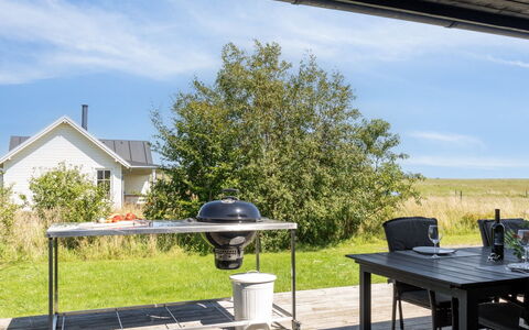 Bæver - 200M from the Sea: Hout, Huis, Veranda, Dek, Hardwood, Dak, Beits, Houten Vloer, Eco Hotel